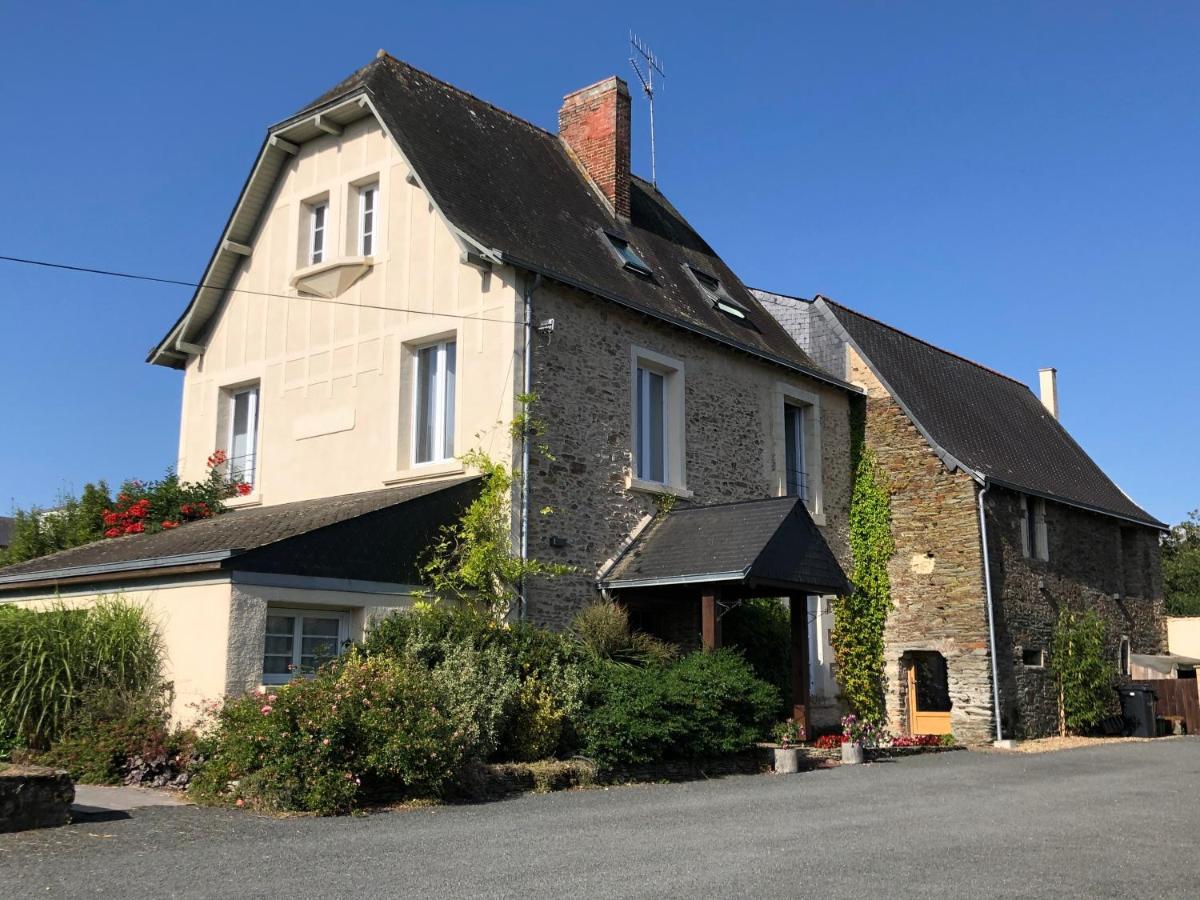 Le Manoir De La Vieille Douve Bed and Breakfast Bourg-d'Ire Exterior foto