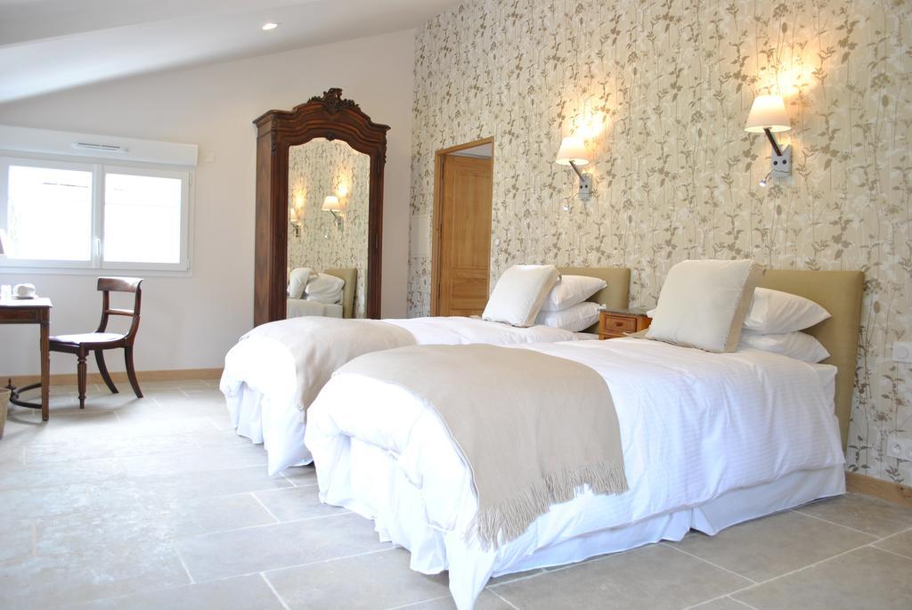 Le Manoir De La Vieille Douve Bed and Breakfast Bourg-d'Ire Habitación foto