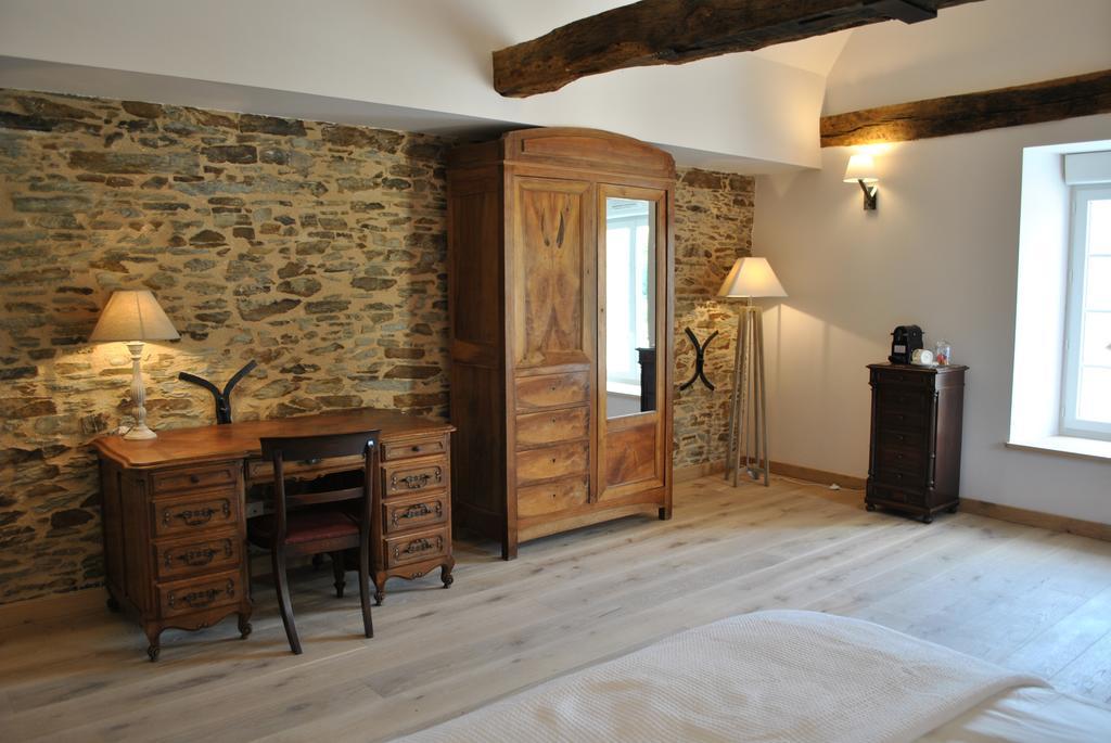 Le Manoir De La Vieille Douve Bed and Breakfast Bourg-d'Ire Habitación foto