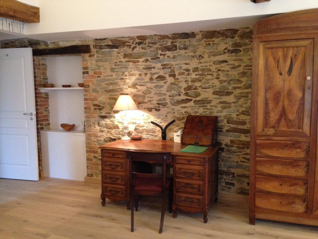 Le Manoir De La Vieille Douve Bed and Breakfast Bourg-d'Ire Habitación foto