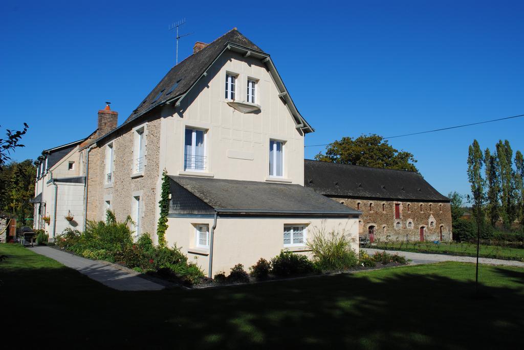 Le Manoir De La Vieille Douve Bed and Breakfast Bourg-d'Ire Exterior foto