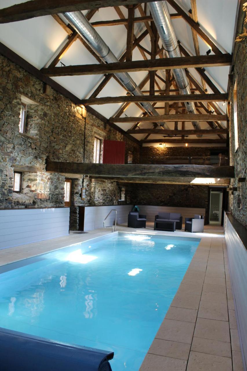 Le Manoir De La Vieille Douve Bed and Breakfast Bourg-d'Ire Exterior foto